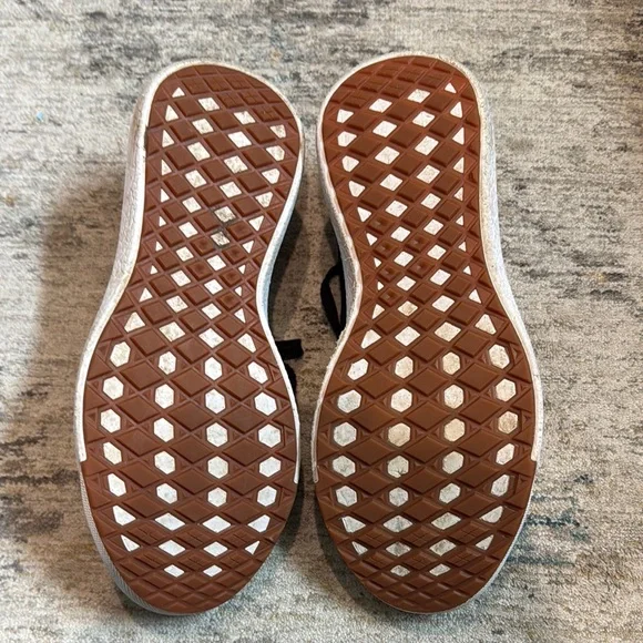 Vans Black and White Sneakers Sleek Skate Style UltraRange size 10 - Picture 5 of 5